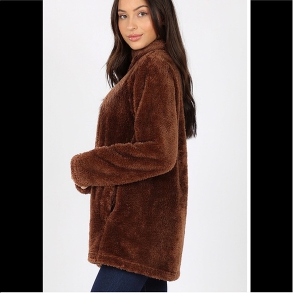 Last two 2 for $40❤️cream faux fur jacket - Picture 2 of 4